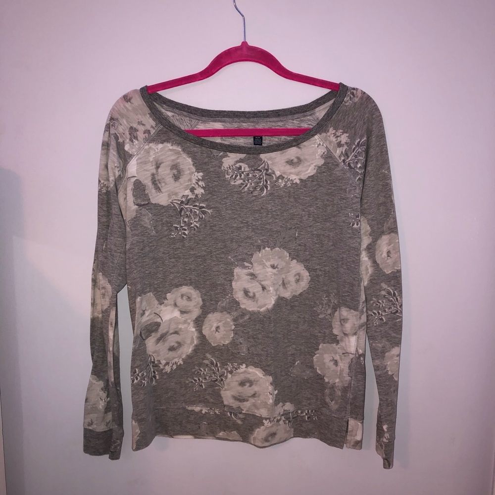 American Eagle white and grey floral blouse